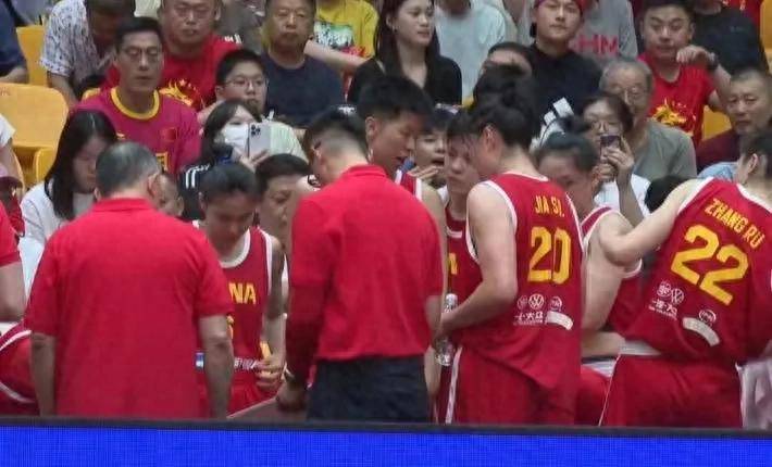 宫鲁鸣谈双塔组合：进攻端效果很好防守漏洞尽快弥补