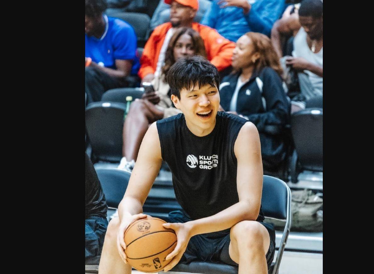 青岛更新杨瀚森特训！NBA级教练一对一强化投篮，好性格助力融入