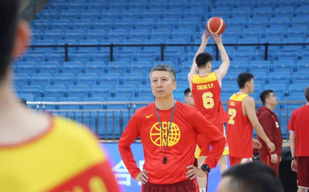 北京南山迎战新疆男篮，实力均衡对决