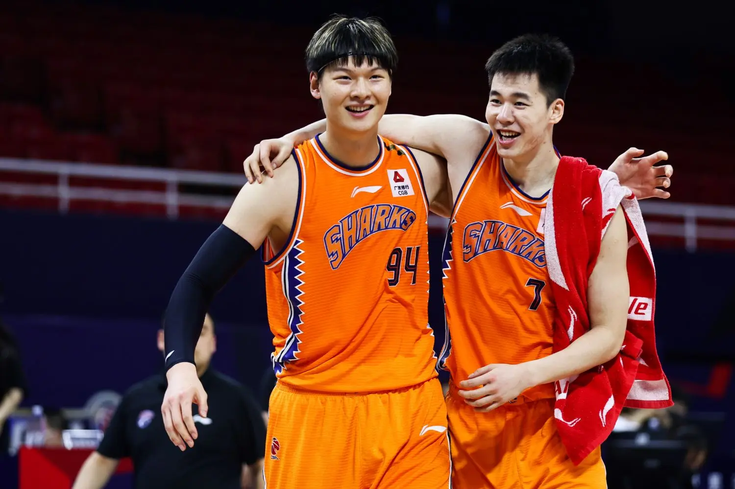 林崴31分同曦不敌广东李弘权26分上海胜四川的简单介绍
