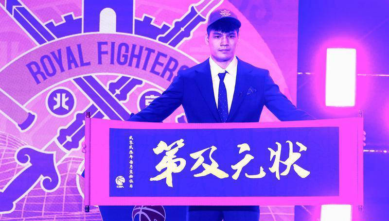 包含广东2米13中锋不自律，浙江签1米94德甲得分王，4将缺的词条