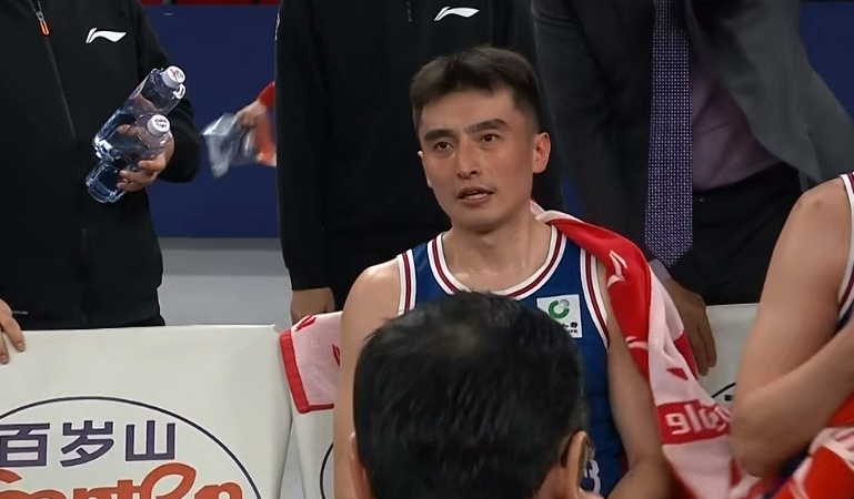 上海队紧咬比分，以微弱优势击败对手的简单介绍